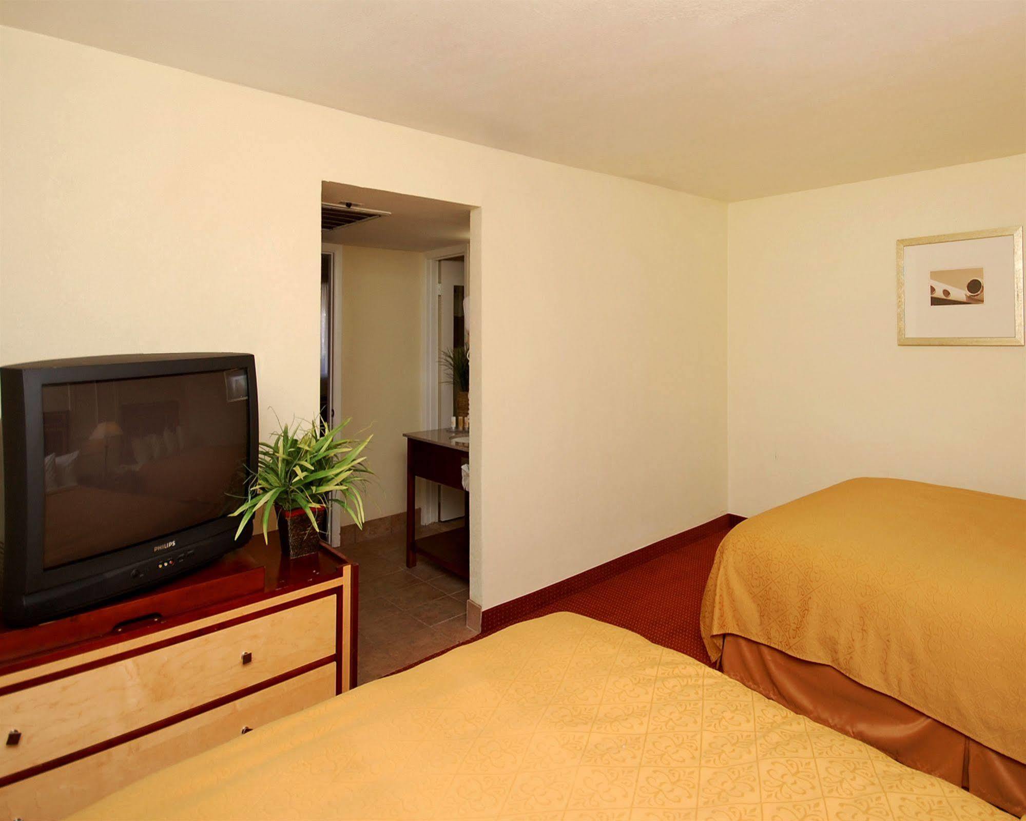 Ramada By Wyndham Tempe Near Asu Hotell Eksteriør bilde