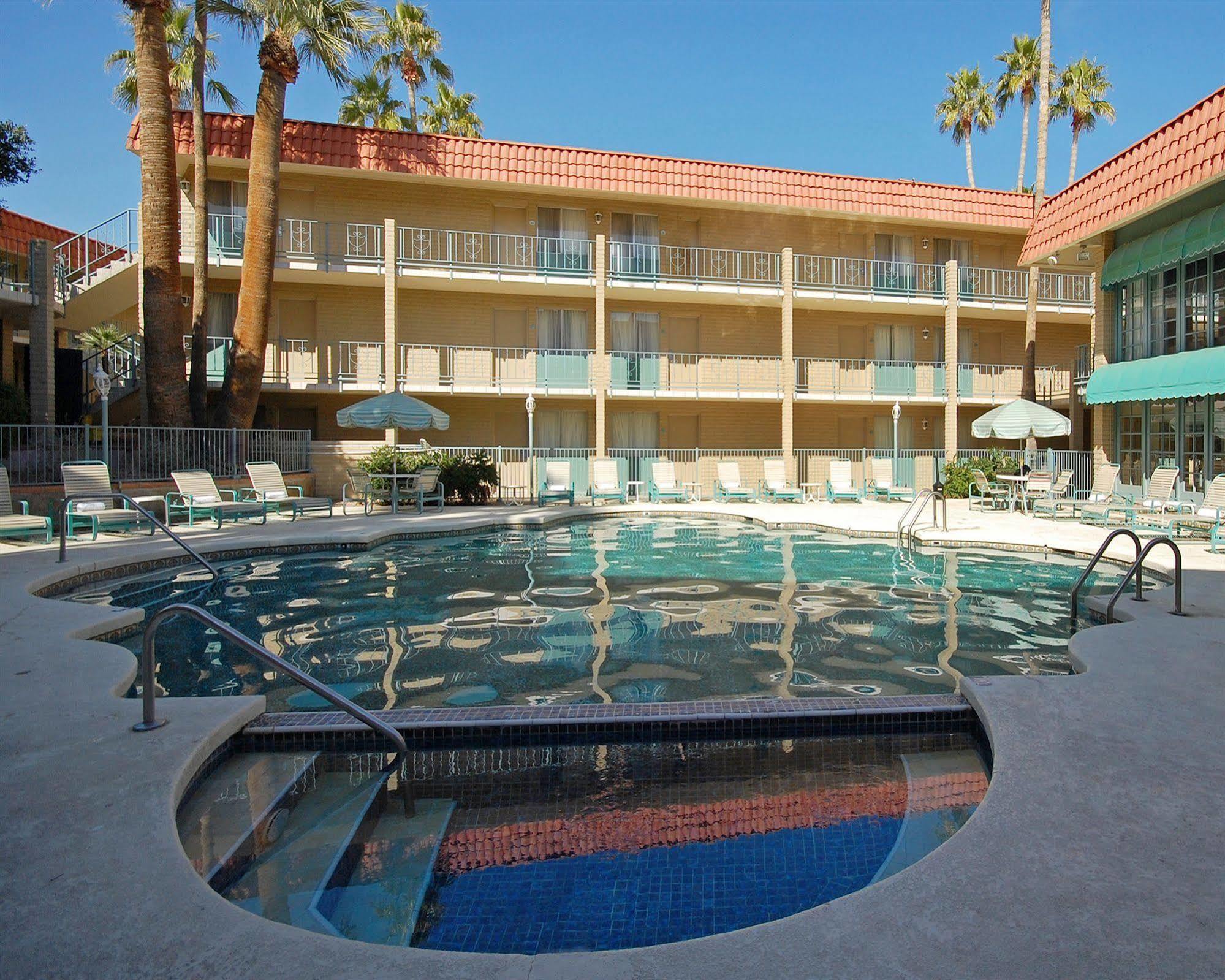 Ramada By Wyndham Tempe Near Asu Hotell Eksteriør bilde