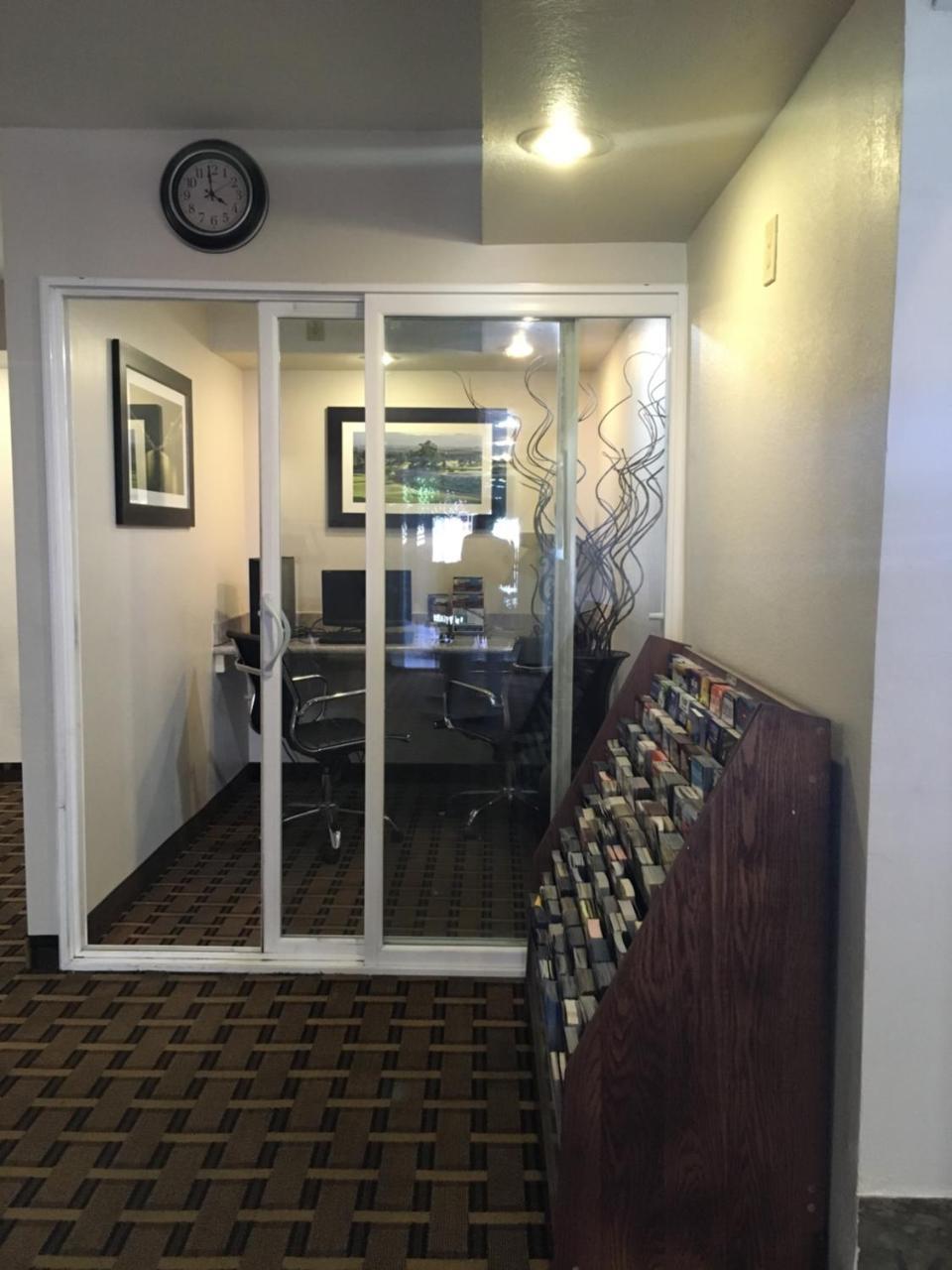 Ramada By Wyndham Tempe Near Asu Hotell Eksteriør bilde