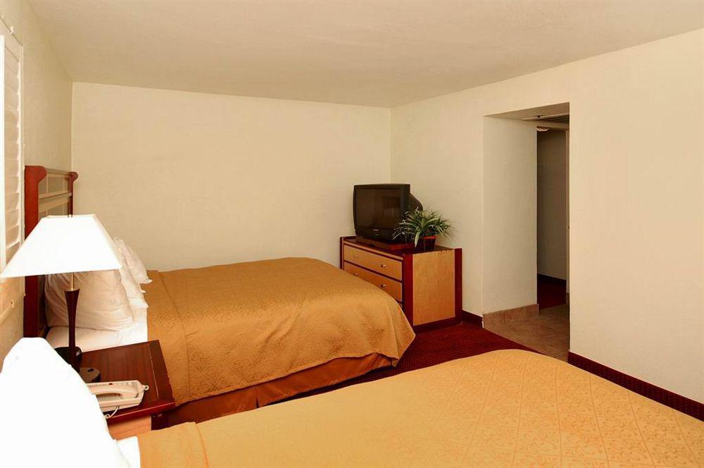 Ramada By Wyndham Tempe Near Asu Hotell Eksteriør bilde